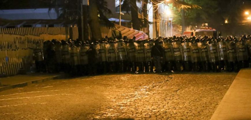 Грузинский закон об иноагентах продавливается полицейским спецназом