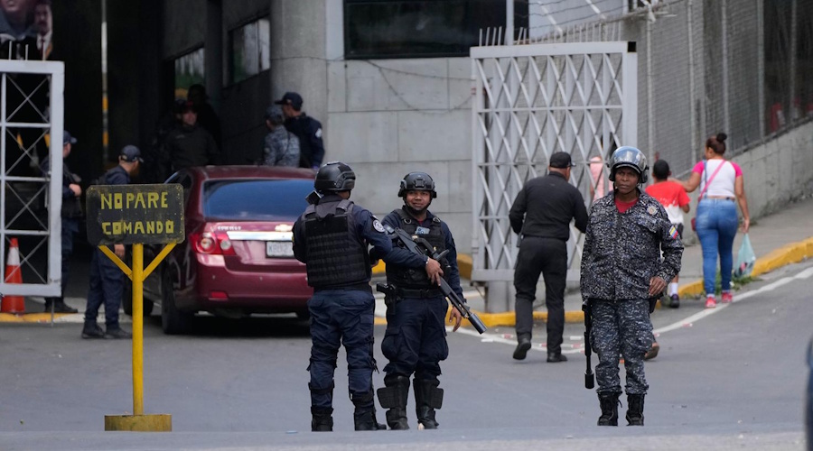 Тень наручников и «добрая воля» — началось освобождение венесуэльских политзеков