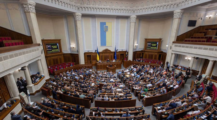 Украина: смена в Минобороны, продление военного положения и скандал вокруг Тимошенко