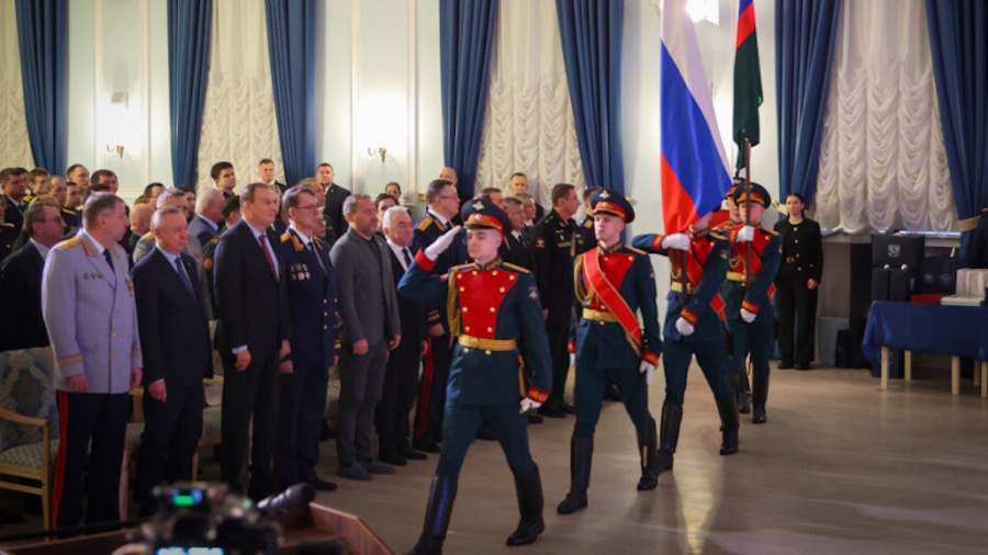 К Беглову приставлена дюжина охранников из росгвардейского УВО