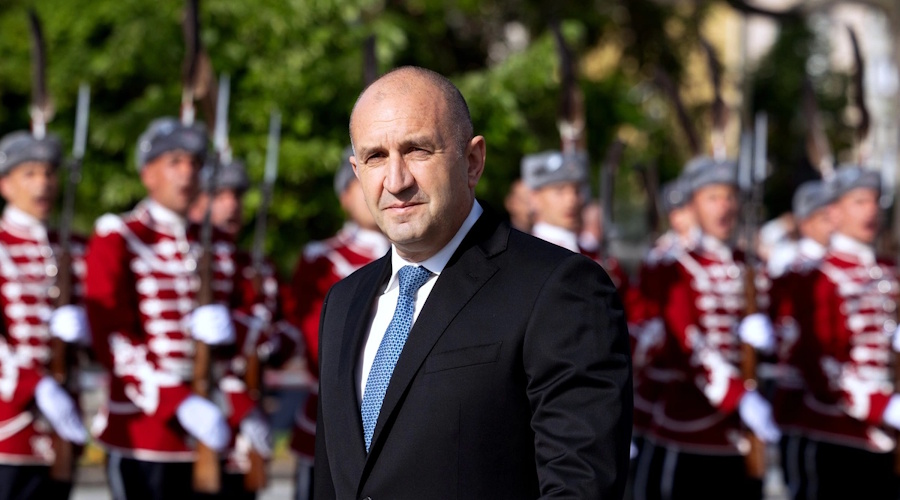 Болгарский президент генерал Радев уходит для борьбы с «кукловодами»