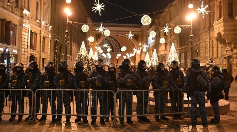 Полиция подсчитала гулявших и задержанных в новогоднюю ночь