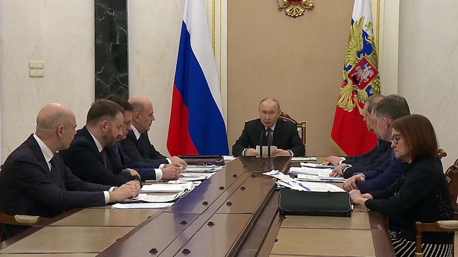 Путин указал нефтегазовым компаниям, как распорядиться лишними доходами