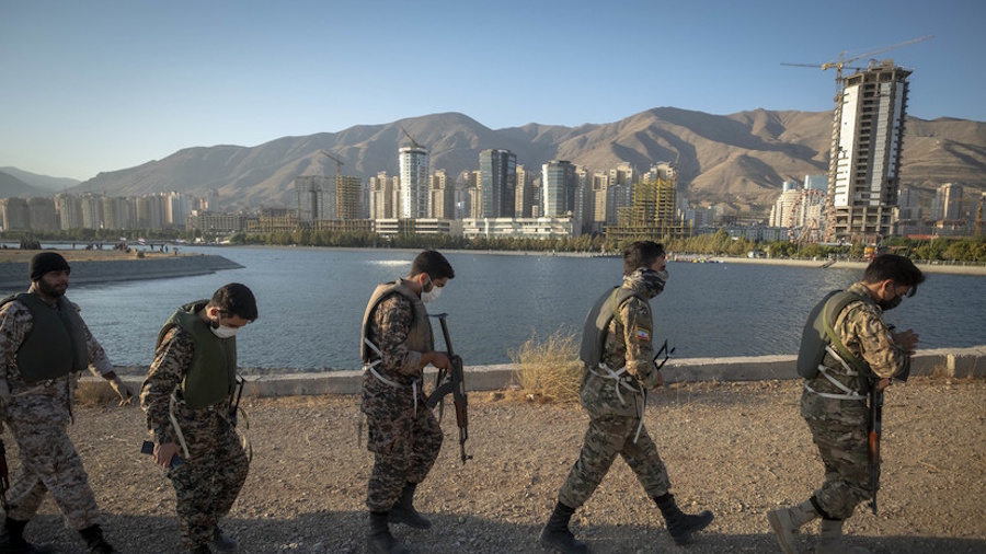 Трамп собирается брать иранскую нефть, Галибаф ждёт в боеготовности