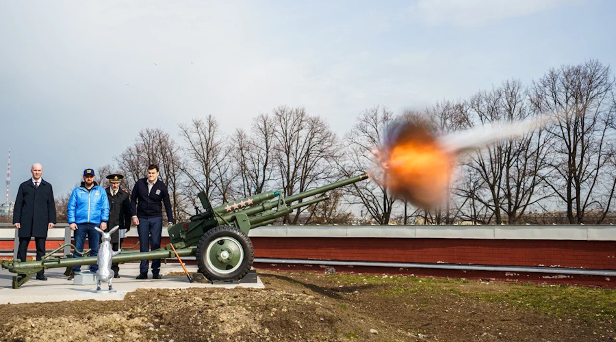 Государев бастион по уставу Петербурга палил в память Жириновского
