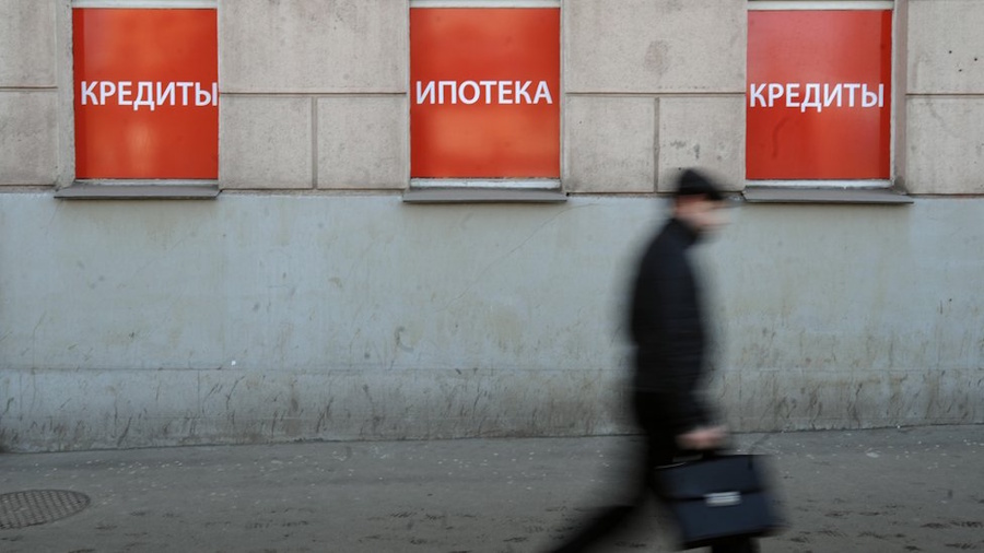 В среднем каждый россиянин должен почти четыре тысячи долларов