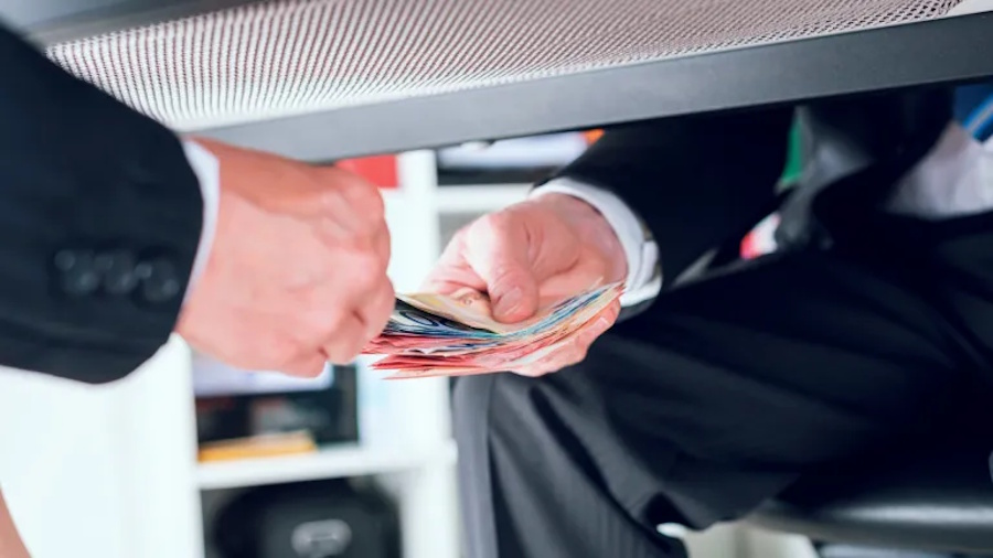 Российский коррупционер презирает закон, но ценит совесть