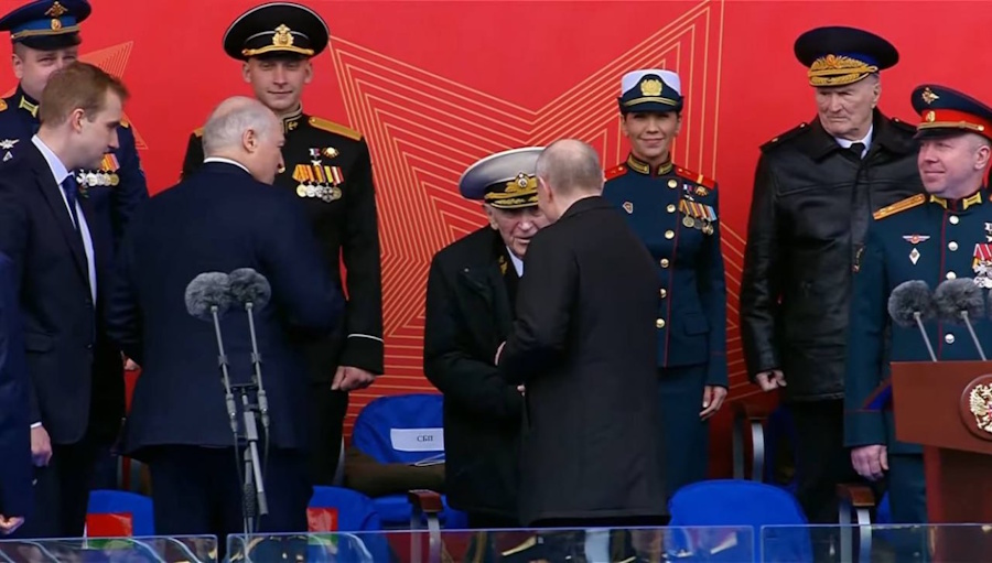 Московский парад сумели уложить в три четверти часа