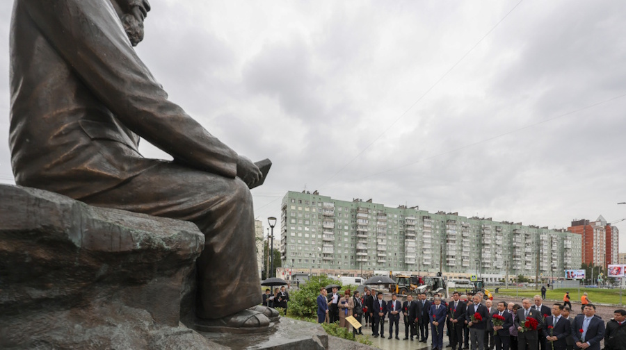 Беглов пообещал Чан Дык Тхангу метро и вьетнамский сад